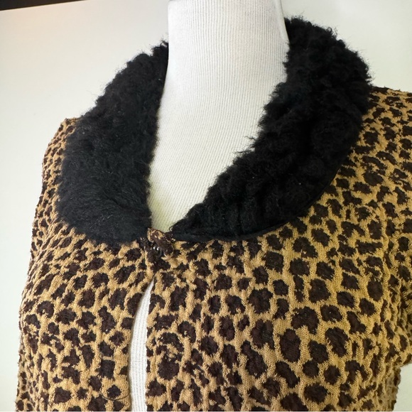 Leopard Print Cardigan with Black Collar - Picture 8 of 9